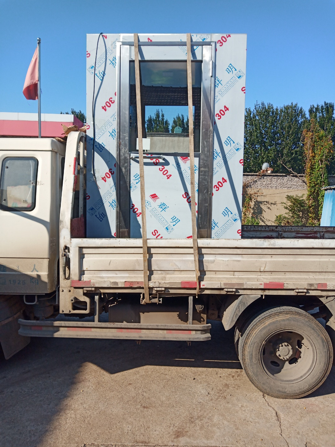 風淋室關上門里面沒有人都吹風怎么一回事,怎么維修?